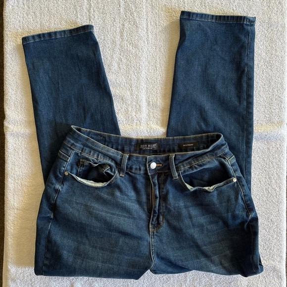 Judy Blue Boyfriend Jeans in Classic Blue - Picture 4 of 6